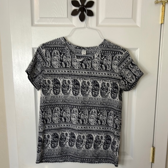 3 for $10 Old Navy Navy and White Patterned Lightweight Polyester Tee Shirt Sm - Picture 1 of 7